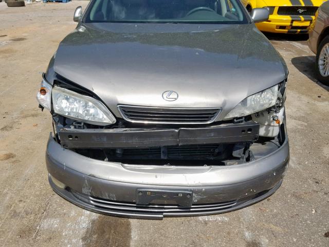 JT8BF28G6W5031008 - 1998 LEXUS ES 300 GRAY photo 9