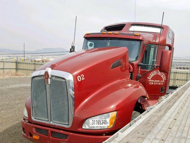 1XKADP9X5BJ294787 - 2011 KENWORTH CONSTRUCTI RED photo 2