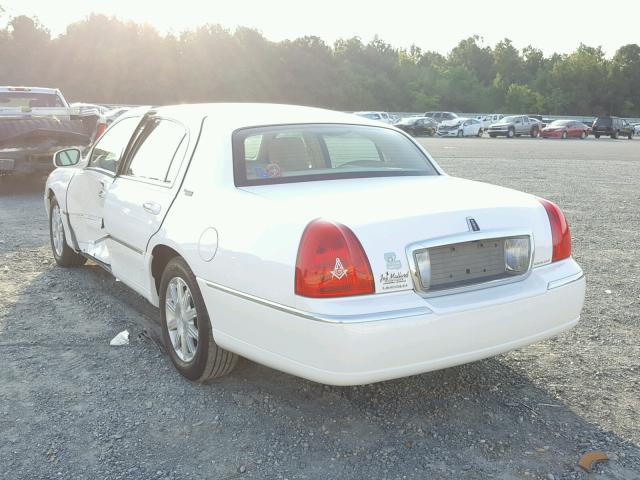 2LNBL8CV2BX761537 - 2011 LINCOLN TOWN CAR S WHITE photo 3