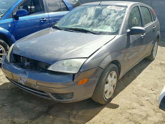 1FAFP37N37W107789 - 2007 FORD FOCUS ZX5 GRAY photo 2