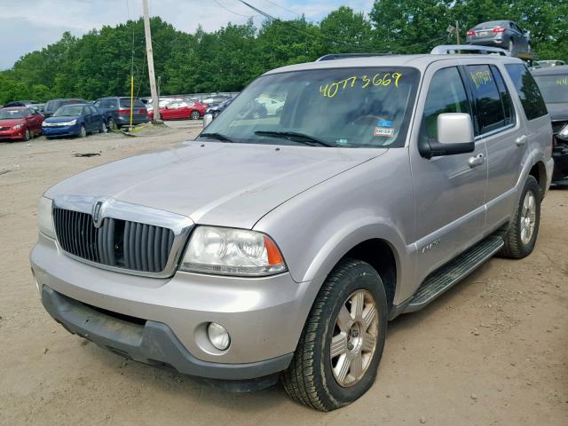 5LMEU88H74ZJ05325 - 2004 LINCOLN AVIATOR 银色 照片 2