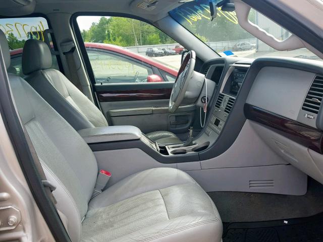 5LMEU88H74ZJ05325 - 2004 LINCOLN AVIATOR 银色 照片 5