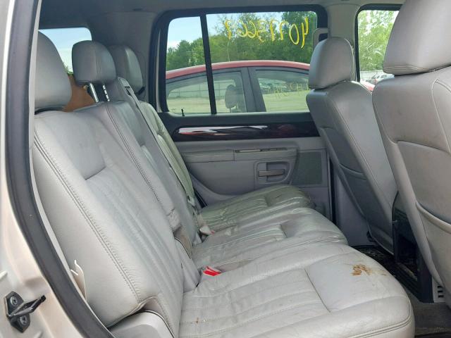 5LMEU88H74ZJ05325 - 2004 LINCOLN AVIATOR 银色 照片 6