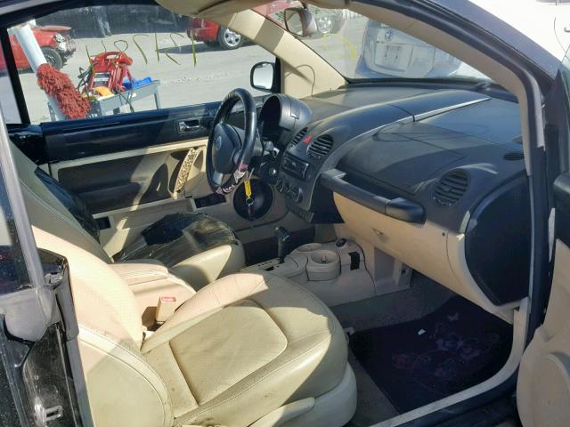 3VWCD31Y14M311444 - 2004 VOLKSWAGEN NEW BEETLE შავი ფოტო 5