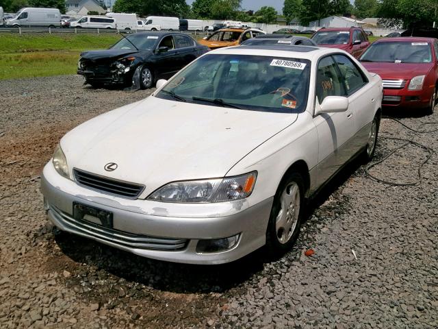 JT8BF28G5Y5094121 - 2000 LEXUS ES 300 WHITE photo 2