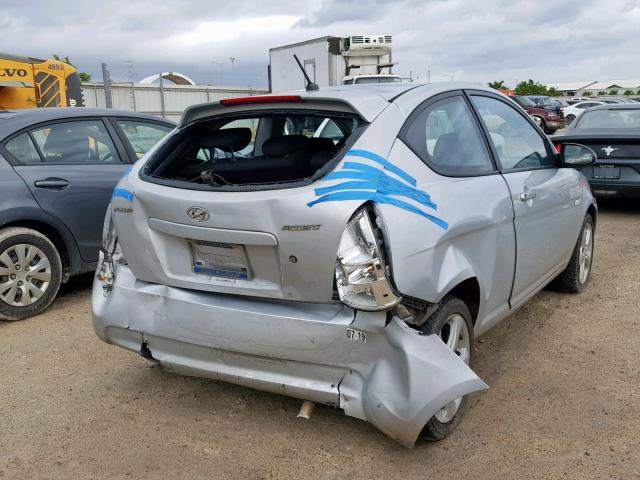 KMHCN36C58U074807 - 2008 HYUNDAI ACCENT SE SILVER photo 4