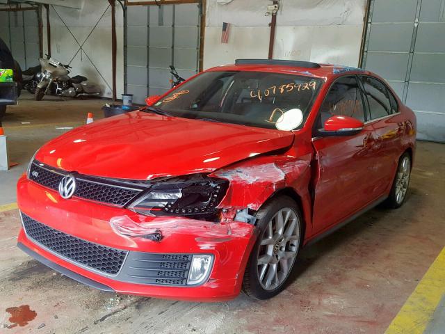 3VW5T7AJ5EM295594 - 2014 VOLKSWAGEN JETTA GLI RED photo 2