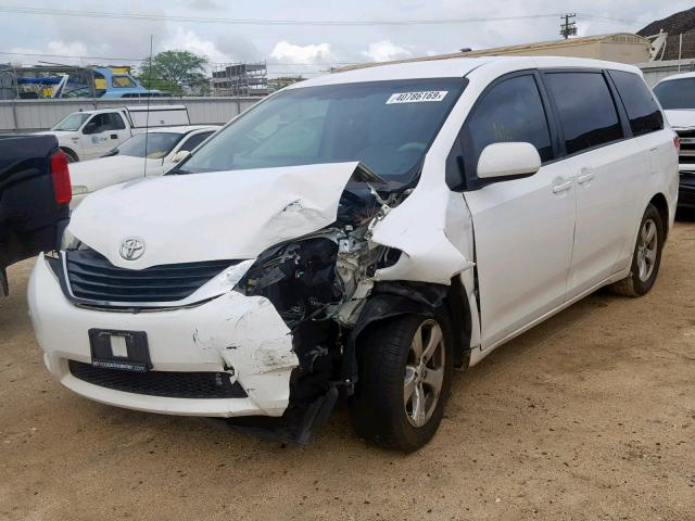 5TDKK3DC4BS020647 - 2011 TOYOTA SIENNA LE WHITE photo 2