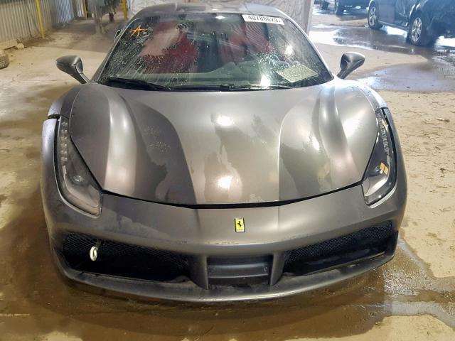 ZFF79ALAXG0215492 - 2016 FERRARI 488 GTB GRAY photo 9