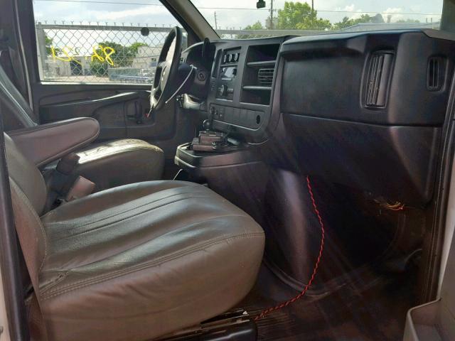 1GNZGXFA4D1183342 - 2013 CHEVROLET EXPRESS G3 WHITE photo 5