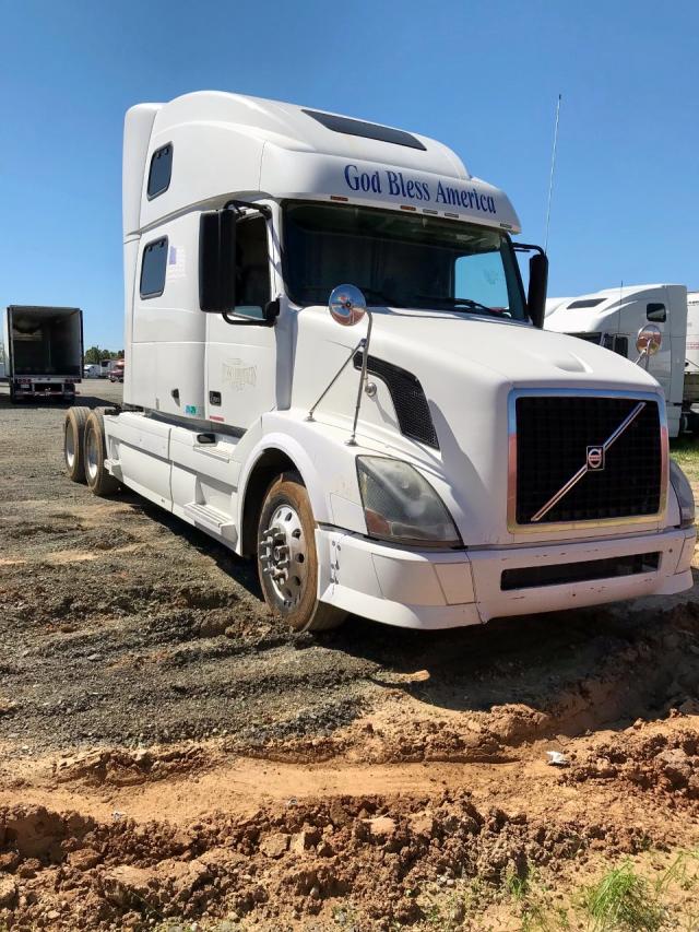 4V4NC9TK39N266146 - 2009 VOLVO VN VNL WHITE photo 1