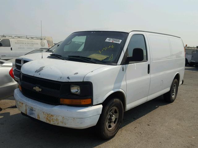 1GCFG15X371100910 - 2007 CHEVROLET EXPRESS G1 WHITE photo 2