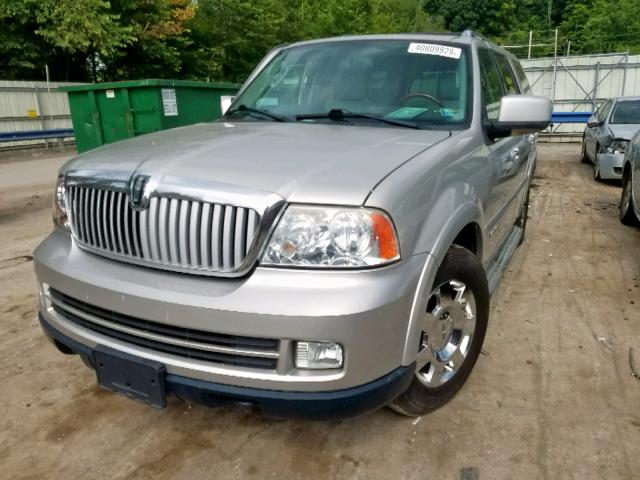 5LMFU28535LJ19928 - 2005 LINCOLN NAVIGATOR SILVER photo 2