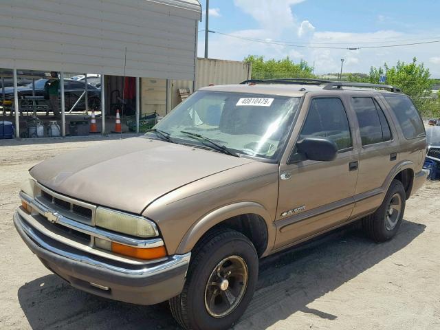 1GNCS13X24K142566 - 2004 CHEVROLET BLAZER BROWN photo 2