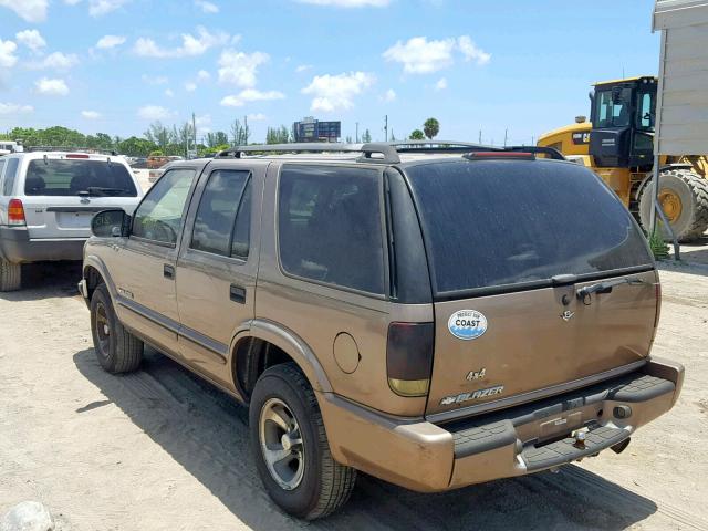 1GNCS13X24K142566 - 2004 CHEVROLET BLAZER BROWN photo 3