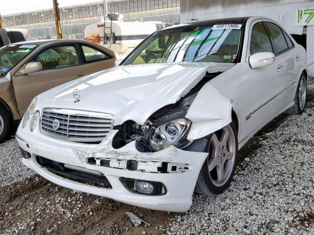 WDBUF65JX5A658588 - 2005 MERCEDES-BENZ E 320 WHITE photo 2