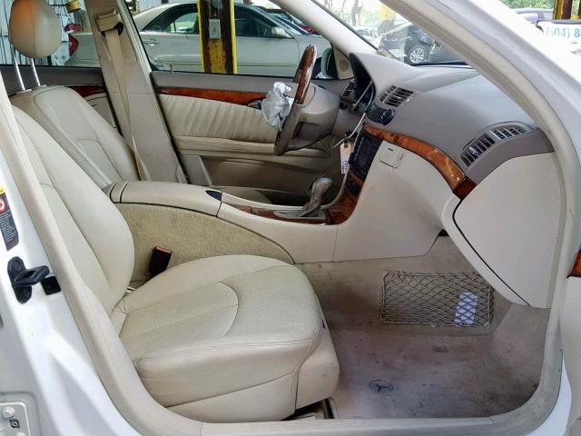 WDBUF65JX5A658588 - 2005 MERCEDES-BENZ E 320 WHITE photo 5