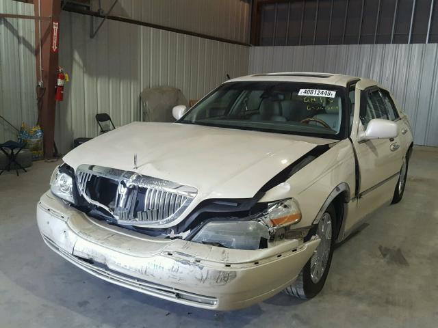 1LNHM83W63Y637689 - 2003 LINCOLN TOWN CAR C BEIGE photo 2