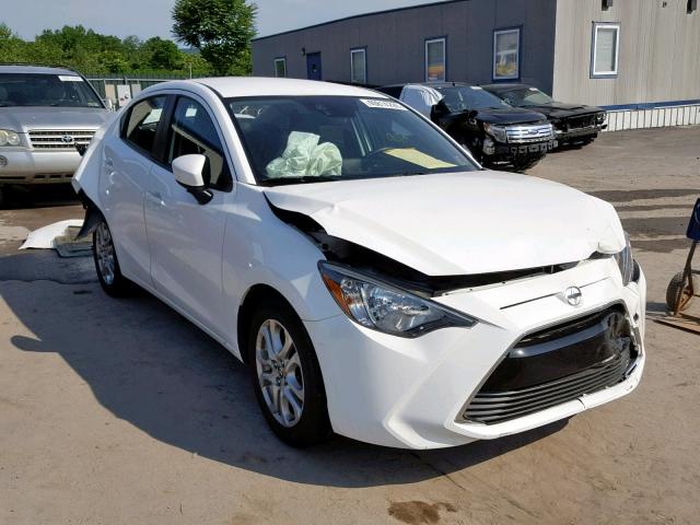 3MYDLBZV2GY105630 - 2016 TOYOTA SCION IA WHITE photo 1