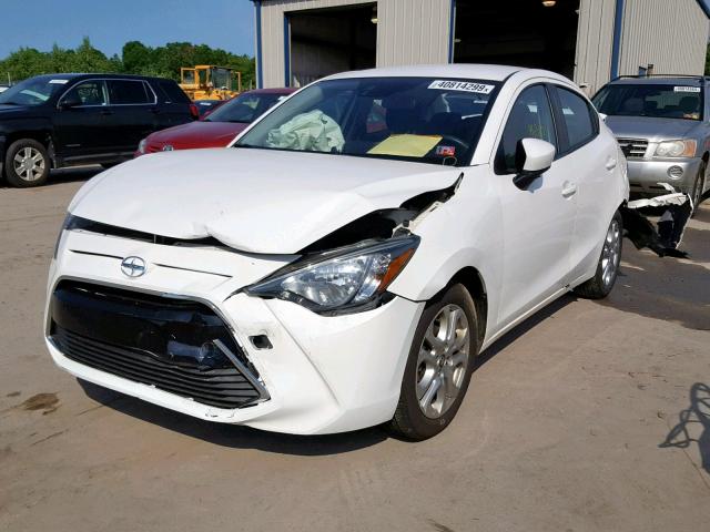 3MYDLBZV2GY105630 - 2016 TOYOTA SCION IA WHITE photo 2