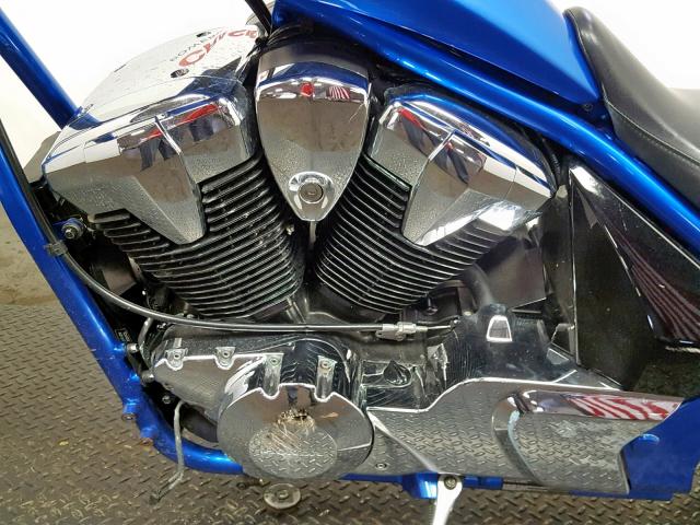 JH2SC6124GK101714 - 2016 HONDA VT1300 CX BLUE photo 6