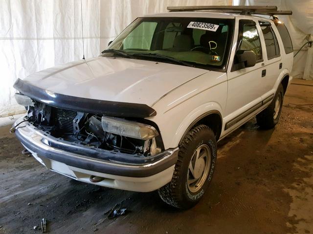 1GNDT13W5Y2174524 - 2000 CHEVROLET BLAZER WHITE photo 2