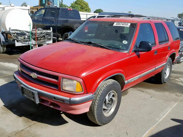 1GNDT13W1V2123579 - 1997 CHEVROLET BLAZER RED photo 2