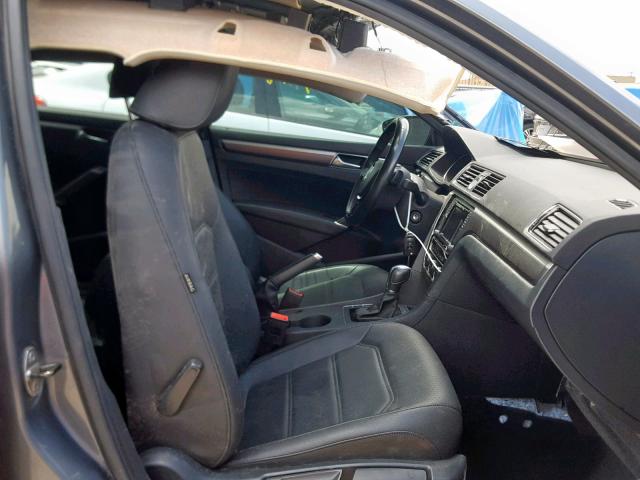 1VWDT7A39HC027098 - 2017 VOLKSWAGEN PASSAT R-L GRAY photo 5