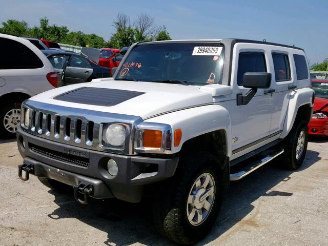 5GTDN136368210538 - 2006 HUMMER H3 WHITE photo 2