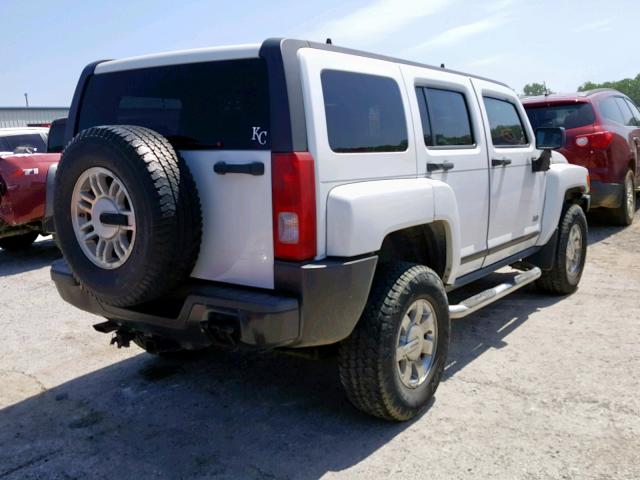 5GTDN136368210538 - 2006 HUMMER H3 WHITE photo 4