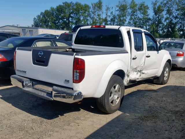 1N6AD07U96C454673 - 2006 NISSAN FRONTIER C WHITE photo 4