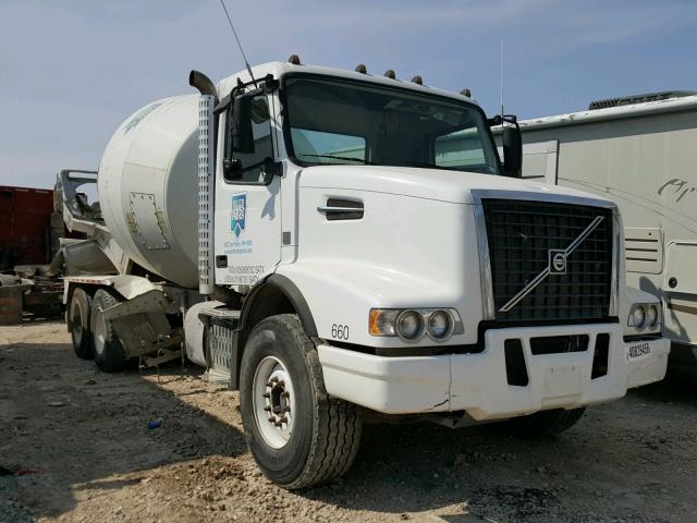 4V5KC9DF5GN945851 - 2016 VOLVO VHD WHITE photo 1