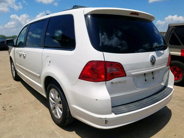 2C4RVABG5CR194060 - 2012 VOLKSWAGEN ROUTAN SE WHITE photo 3