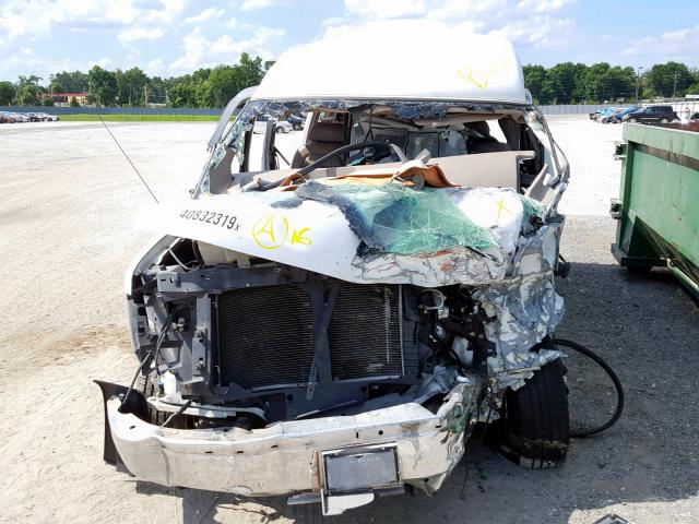 1GDFG15T851189847 - 2005 GMC SAVANA RV WHITE photo 9