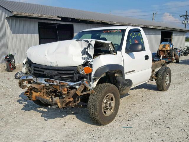 1GTHC24U95E170449 - 2005 GMC SIERRA C25 WHITE photo 2