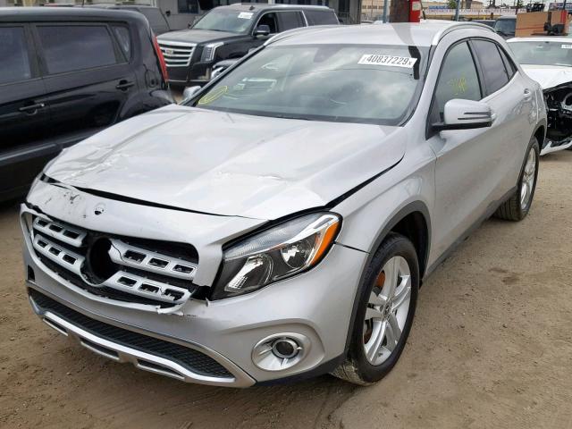 WDCTG4EBXJJ464297 - 2018 MERCEDES-BENZ GLA 250 SILVER photo 2