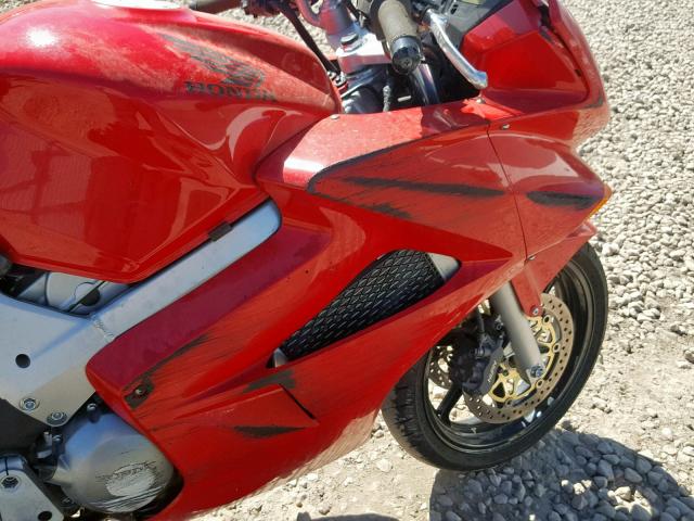 JH2RC46163M500383 - 2003 HONDA VFR800 RED photo 9