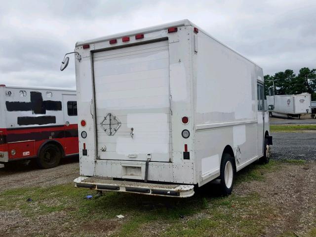 4UZA4FF48XCA60945 - 1999 FREIGHTLINER CHASSIS M WHITE photo 4