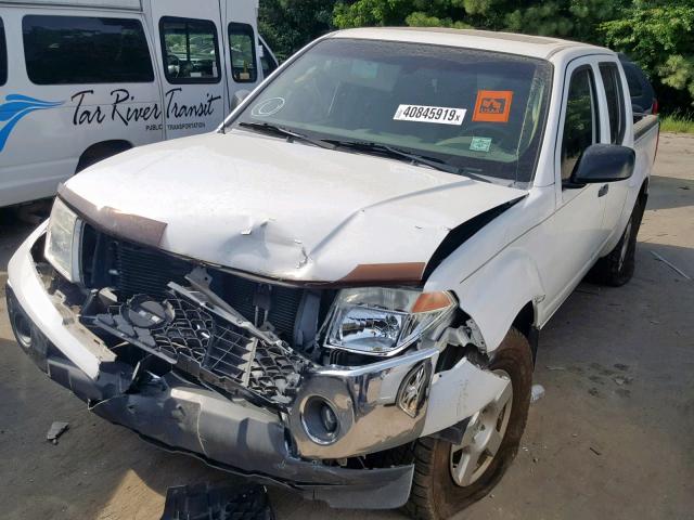 1N6AD07U18C401128 - 2008 NISSAN FRONTIER C WHITE photo 2