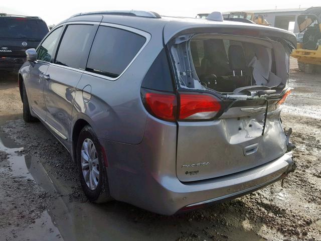 2C4RC1BG0JR121648 - 2018 CHRYSLER PACIFICA T SILVER photo 3