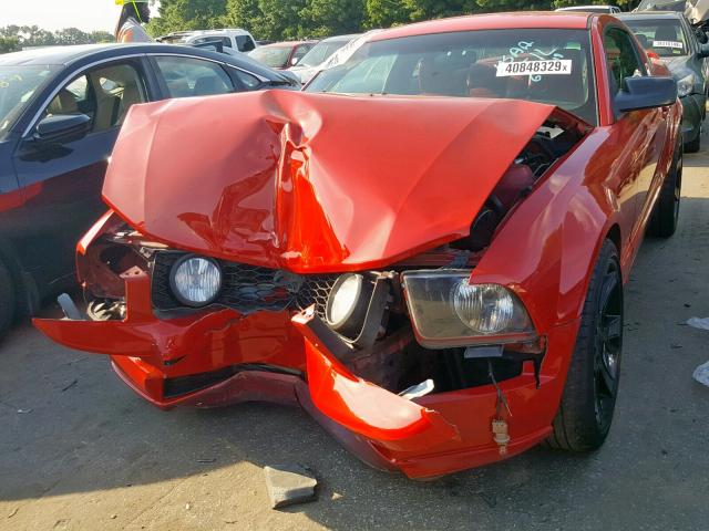 1ZVFT82H355201370 - 2005 FORD MUSTANG GT RED photo 2