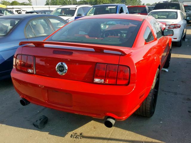 1ZVFT82H355201370 - 2005 FORD MUSTANG GT RED photo 4