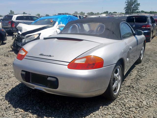 WP0CA2987YU628043 - 2000 PORSCHE BOXSTER SILVER photo 4