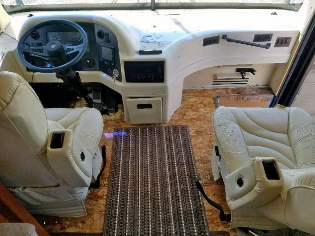 4UZ6XFBC2WC944286 - 1998 FREIGHTLINER MOTORHOME BEIGE photo 9