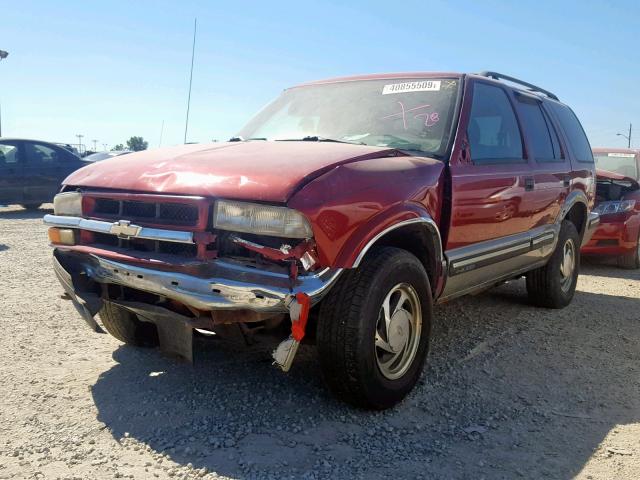 1GNDT13W7W2150514 - 1998 CHEVROLET BLAZER MAROON photo 2