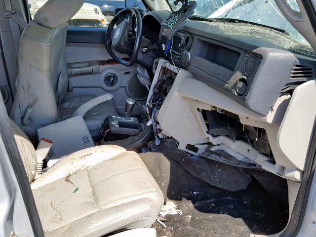 1J8HG58246C127562 - 2006 JEEP COMMANDER GRAY photo 5