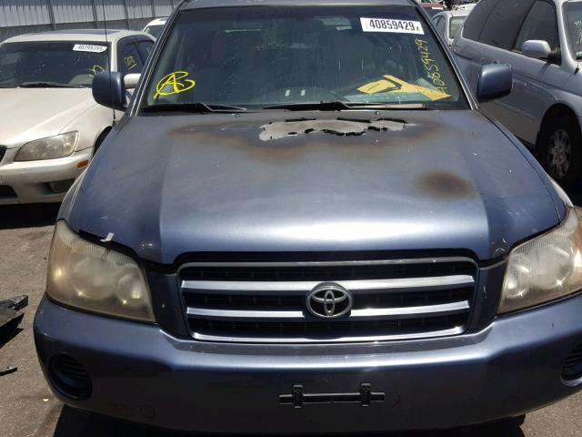 JTEGD21A630072312 - 2003 TOYOTA HIGHLANDER BLUE photo 9