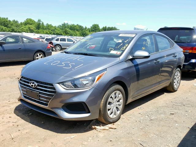 3KPC24A36KE083404 - 2019 HYUNDAI ACCENT SE GRAY photo 2