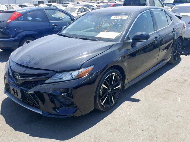 4T1B61HK7JU105353 - 2018 TOYOTA CAMRY XSE BLACK photo 2