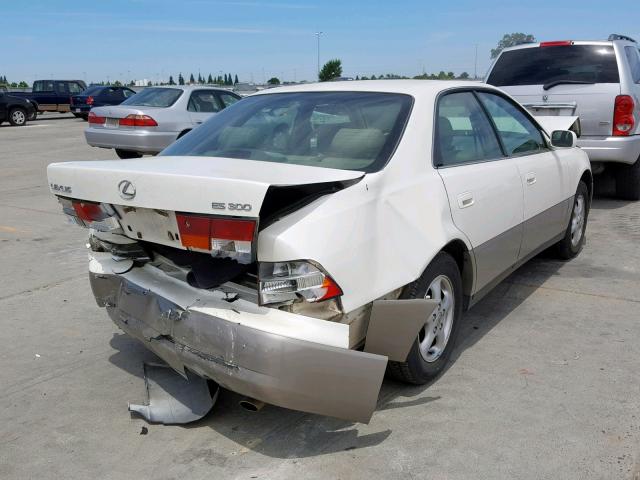 JT8BF28G7W5030840 - 1998 LEXUS ES 300 WHITE photo 4